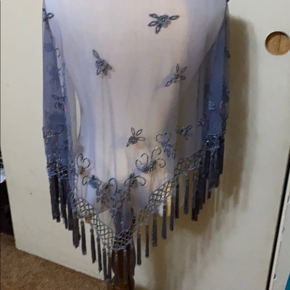 Beautiful blue shawl with tassels - Picture 5 of 6